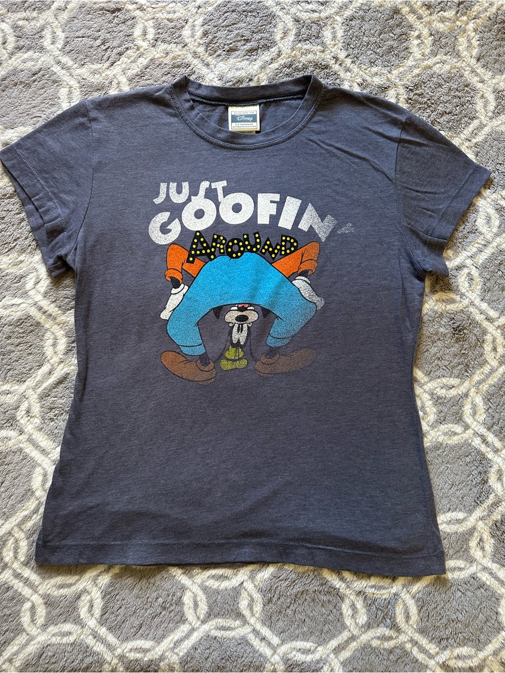 Disney Navy Goofy 'Just Goofin' Graphic Women’s Tee Size Small
